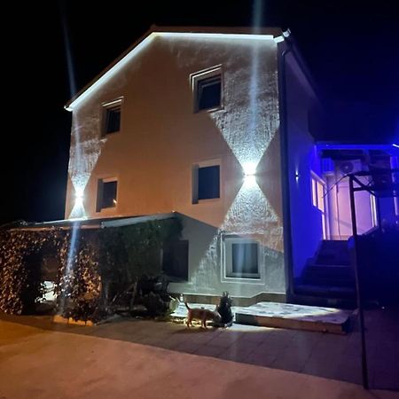 Apartments Frigan Maslenica Exterior foto
