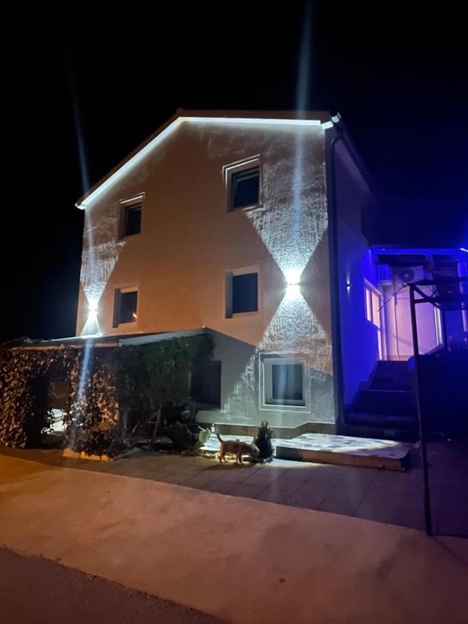 Apartments Frigan Maslenica Exterior foto